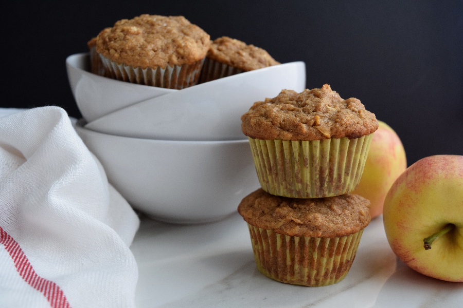 Apple Cinnamon Muffins {healthy & naturally sweetened}